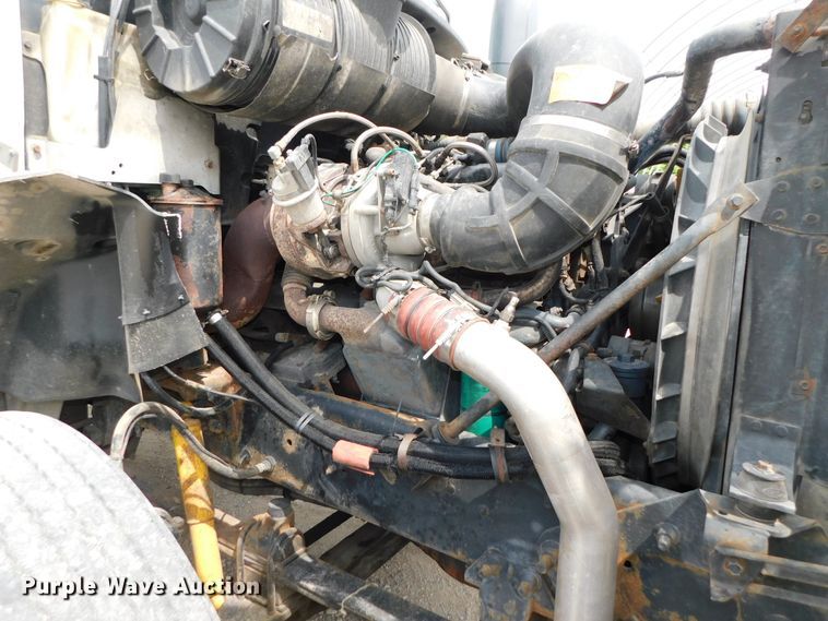 image for item DK8589 2004 Mack Vision CX613  semi truck