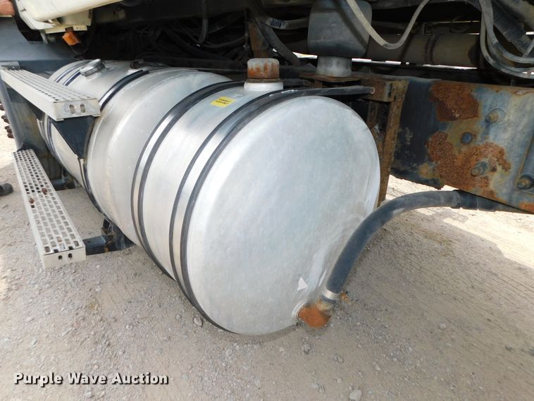 image for item DK8589 2004 Mack Vision CX613  semi truck