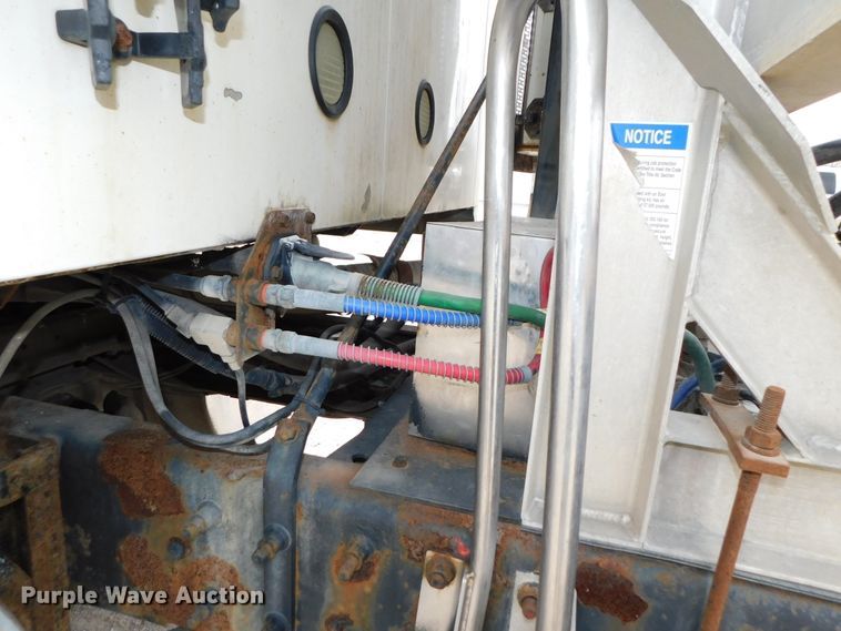 image for item DK8589 2004 Mack Vision CX613  semi truck