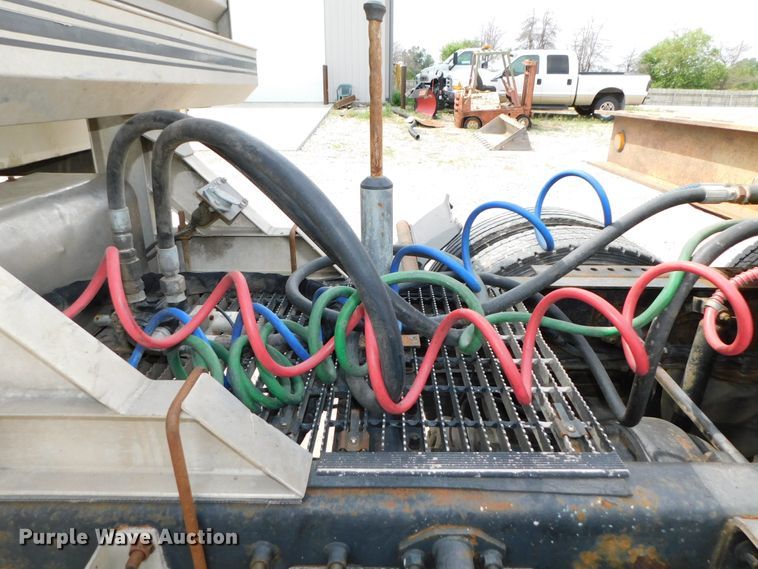 image for item DK8589 2004 Mack Vision CX613  semi truck