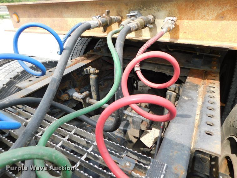 image for item DK8589 2004 Mack Vision CX613  semi truck