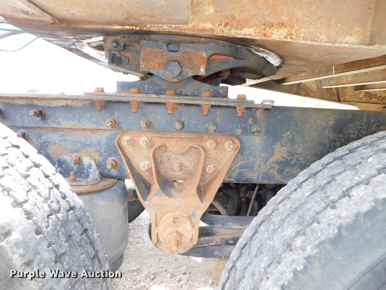 image for item DK8589 2004 Mack Vision CX613  semi truck