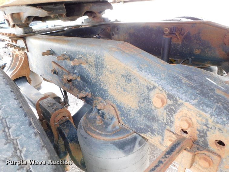 image for item DK8589 2004 Mack Vision CX613  semi truck