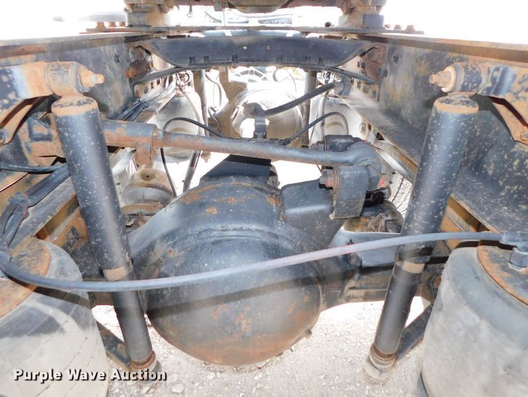 image for item DK8589 2004 Mack Vision CX613  semi truck