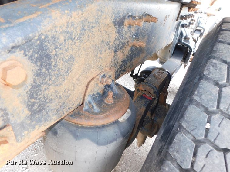 image for item DK8589 2004 Mack Vision CX613  semi truck