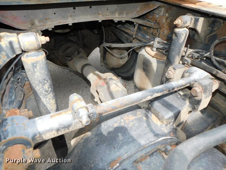 image for item DK8589 2004 Mack Vision CX613  semi truck