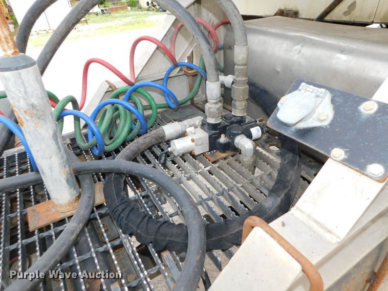 image for item DK8589 2004 Mack Vision CX613  semi truck