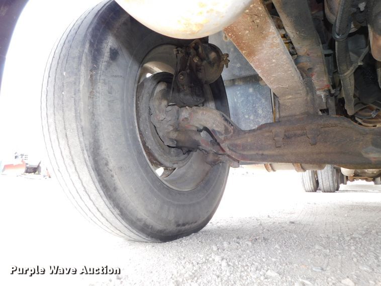 image for item DK8589 2004 Mack Vision CX613  semi truck