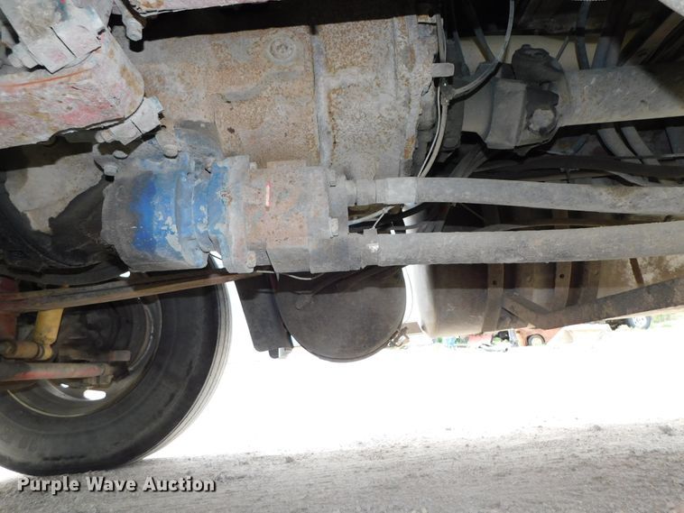 image for item DK8589 2004 Mack Vision CX613  semi truck