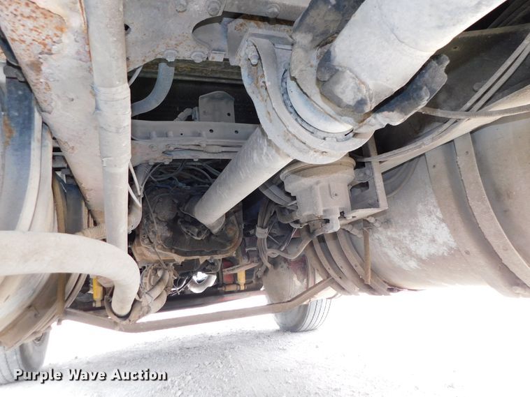 image for item DK8589 2004 Mack Vision CX613  semi truck