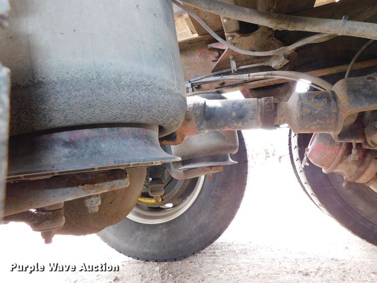 image for item DK8589 2004 Mack Vision CX613  semi truck