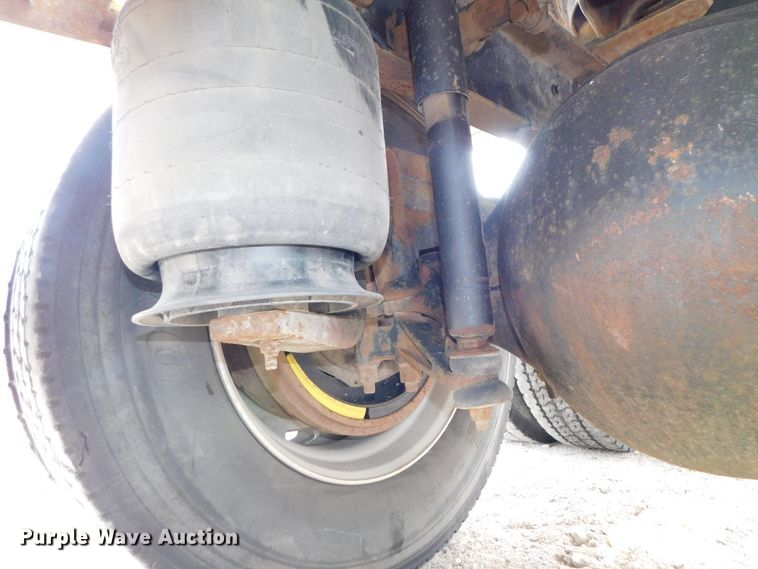 image for item DK8589 2004 Mack Vision CX613  semi truck