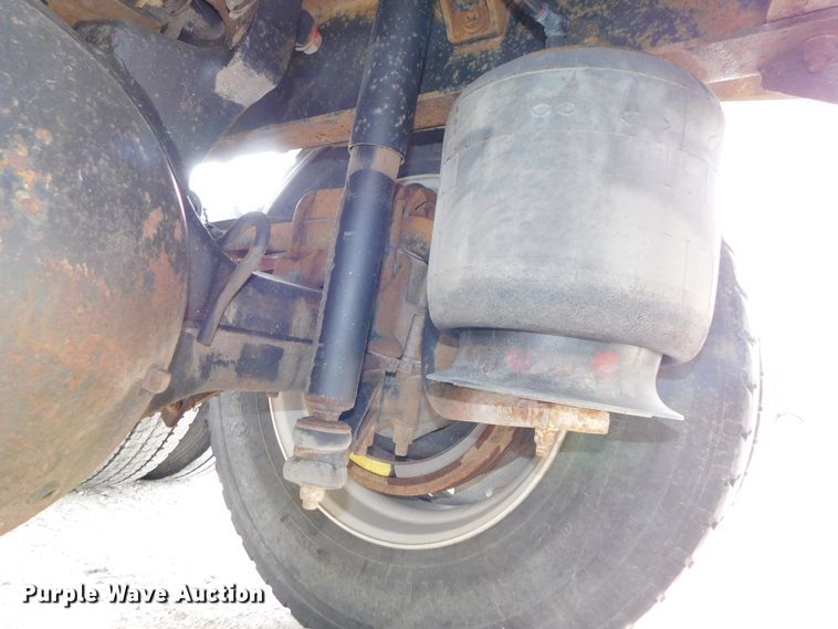 image for item DK8589 2004 Mack Vision CX613  semi truck