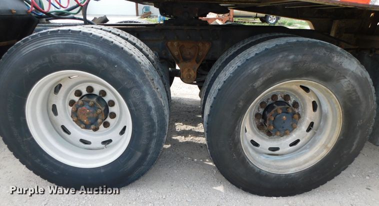 image for item DK8589 2004 Mack Vision CX613  semi truck