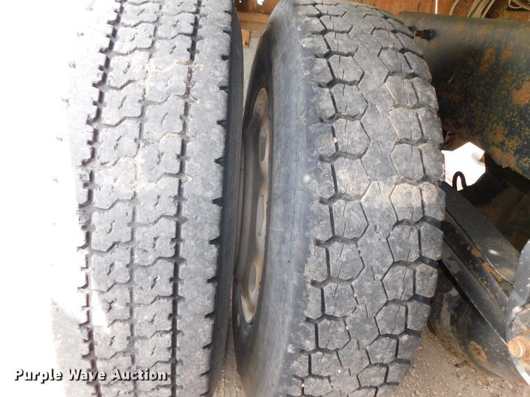 image for item DK8589 2004 Mack Vision CX613  semi truck