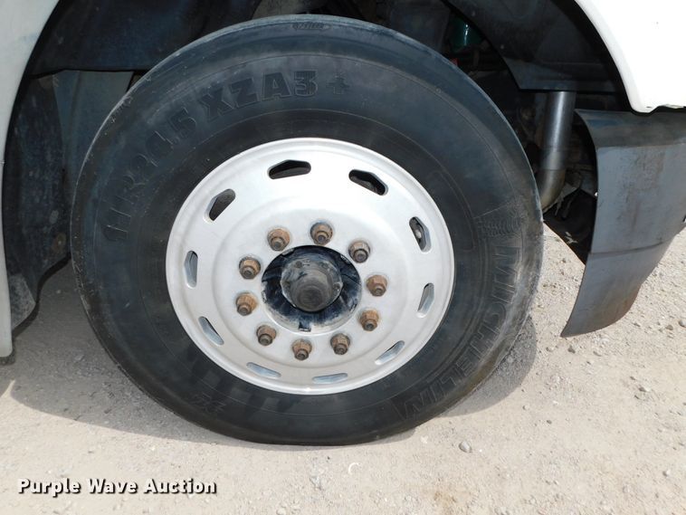 image for item DK8589 2004 Mack Vision CX613  semi truck