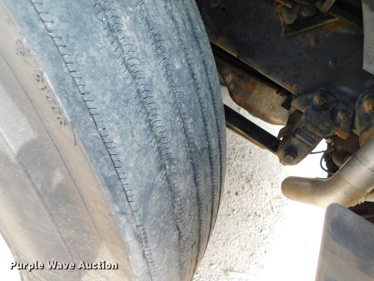 image for item DK8589 2004 Mack Vision CX613  semi truck