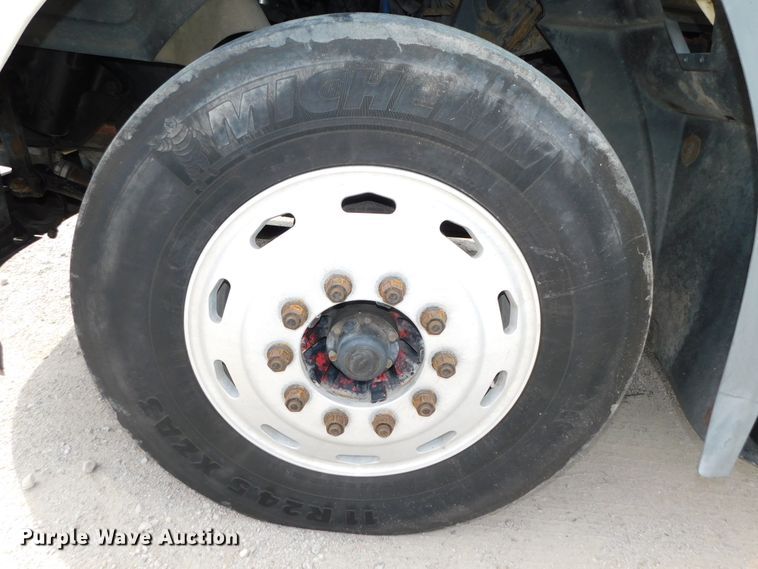 image for item DK8589 2004 Mack Vision CX613  semi truck