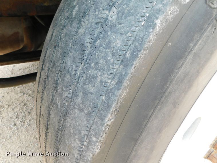 image for item DK8589 2004 Mack Vision CX613  semi truck