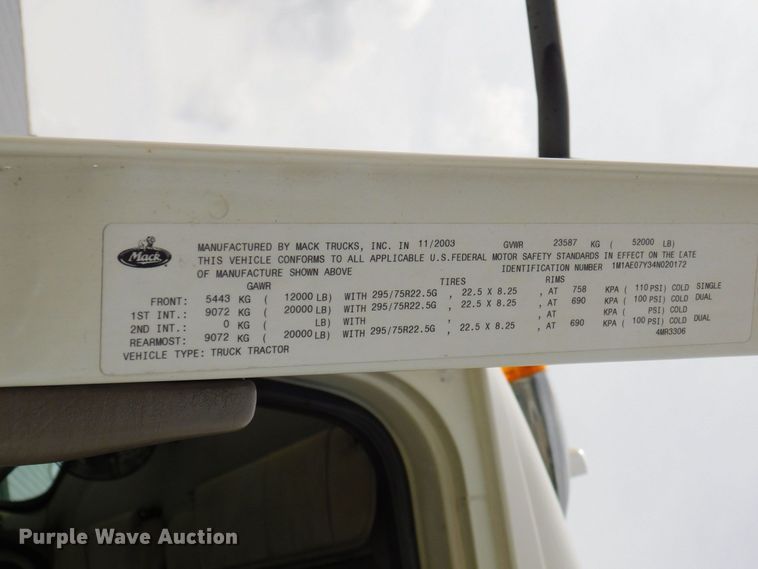 image for item DK8589 2004 Mack Vision CX613  semi truck