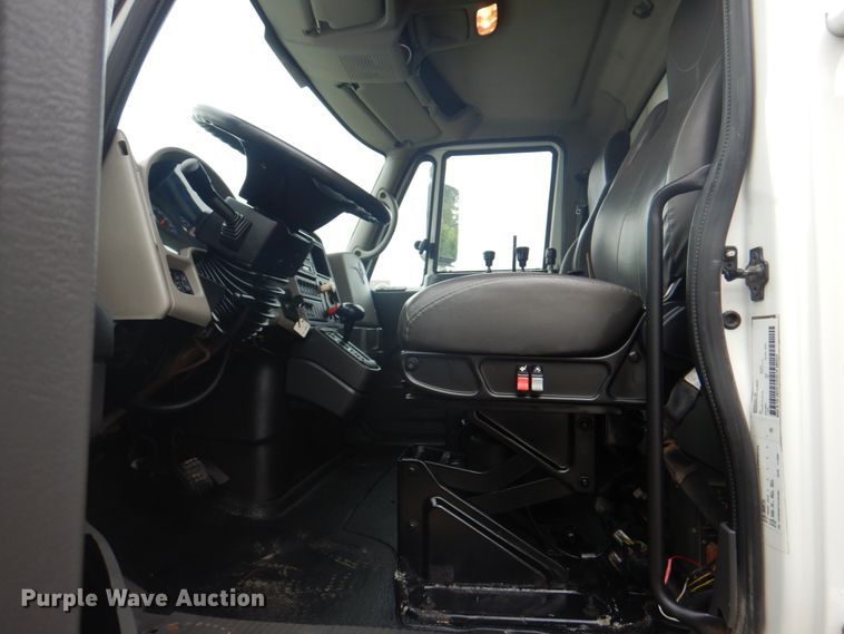 image for item DL0076 2010 International 7400 WorkStar  dump truck