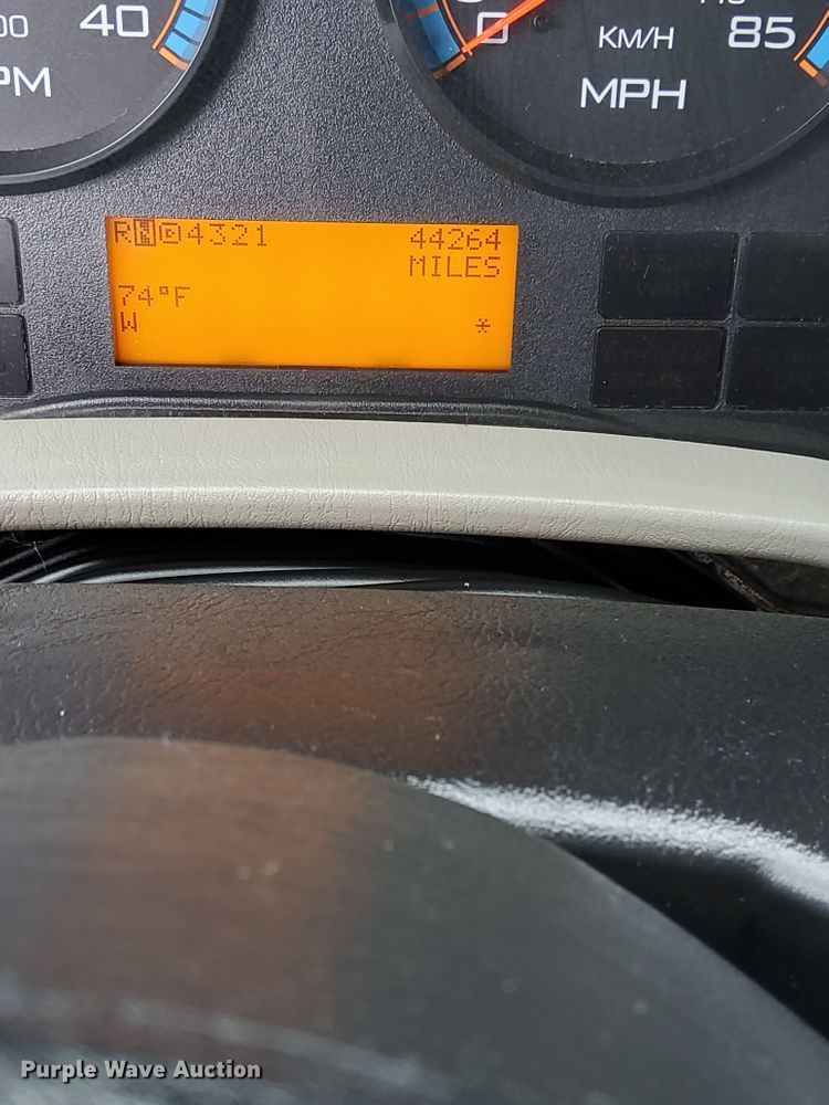 image for item DL0076 2010 International 7400 WorkStar  dump truck