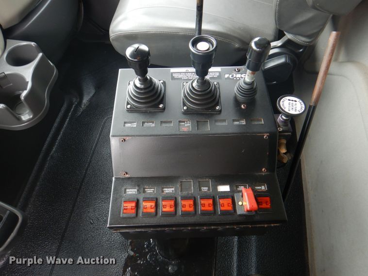 image for item DL0076 2010 International 7400 WorkStar  dump truck