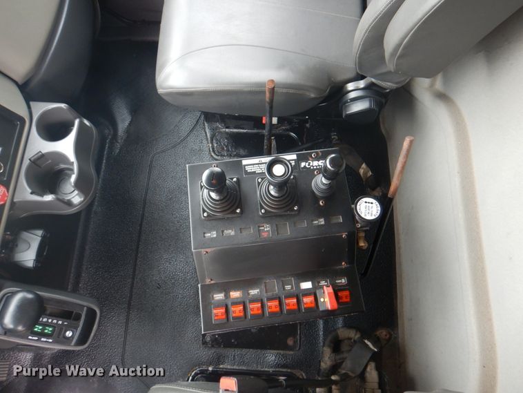 image for item DL0076 2010 International 7400 WorkStar  dump truck