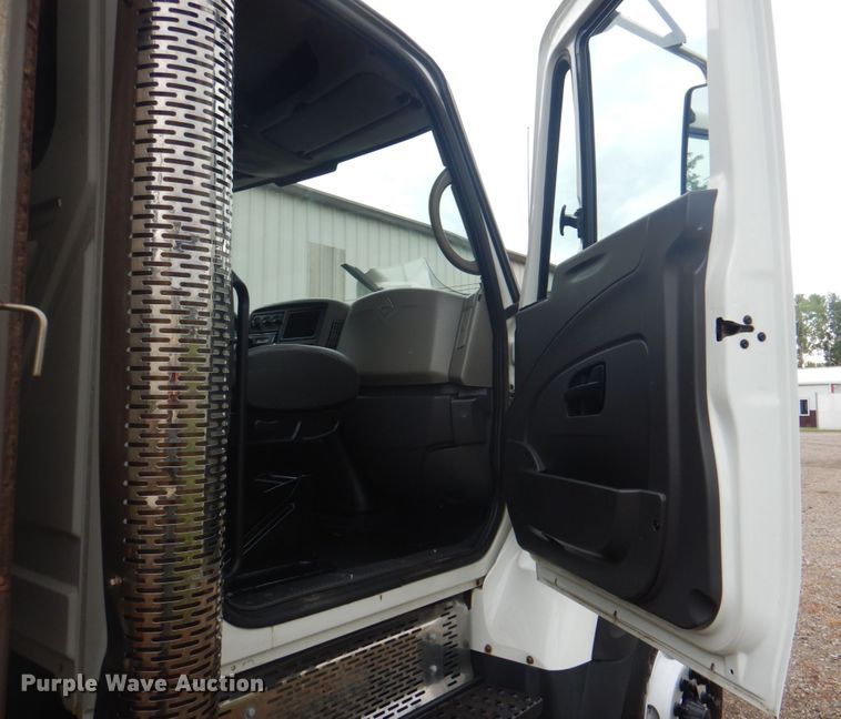 image for item DL0076 2010 International 7400 WorkStar  dump truck