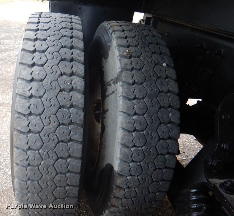 image for item DL0076 2010 International 7400 WorkStar  dump truck