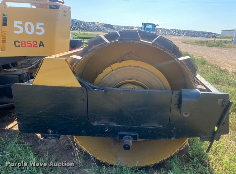 image for item DL0409 Hyster C852A  single drum vibratory roller