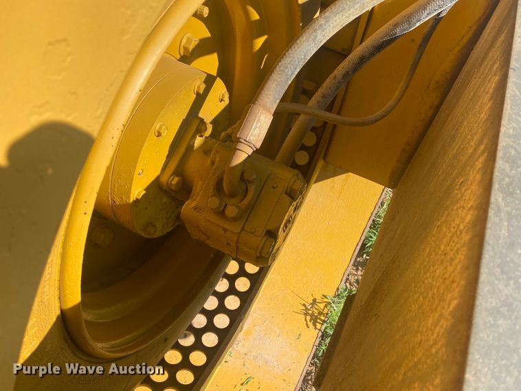 image for item DL0409 Hyster C852A  single drum vibratory roller