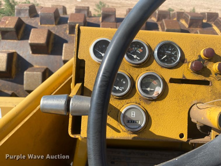 image for item DL0409 Hyster C852A  single drum vibratory roller