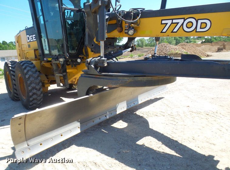 image for item DL0995 2008 John Deere 770D  motor grader