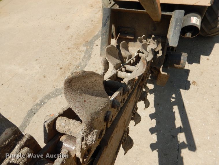 image for item DL3320 2005 Ditch Witch 410SX  trencher