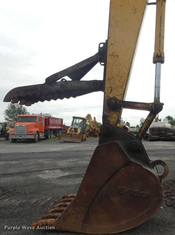 image for item DL4986 2004 Komatsu PC300LC-7L  excavator