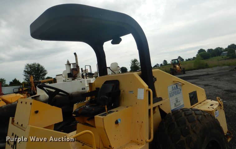 image for item DL4987 2008 Sakai America Inc SV505D  single drum vibratory roller