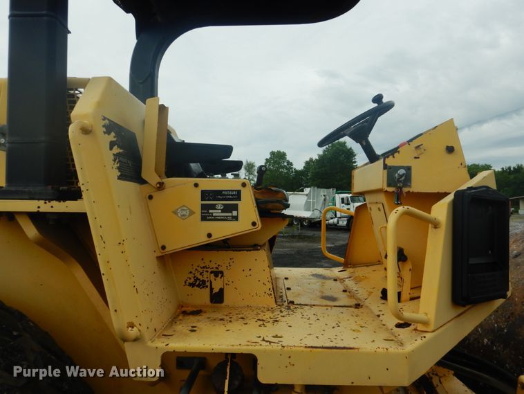 image for item DL4987 2008 Sakai America Inc SV505D  single drum vibratory roller