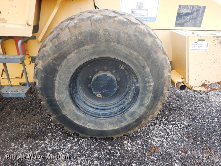 image for item DL4987 2008 Sakai America Inc SV505D  single drum vibratory roller