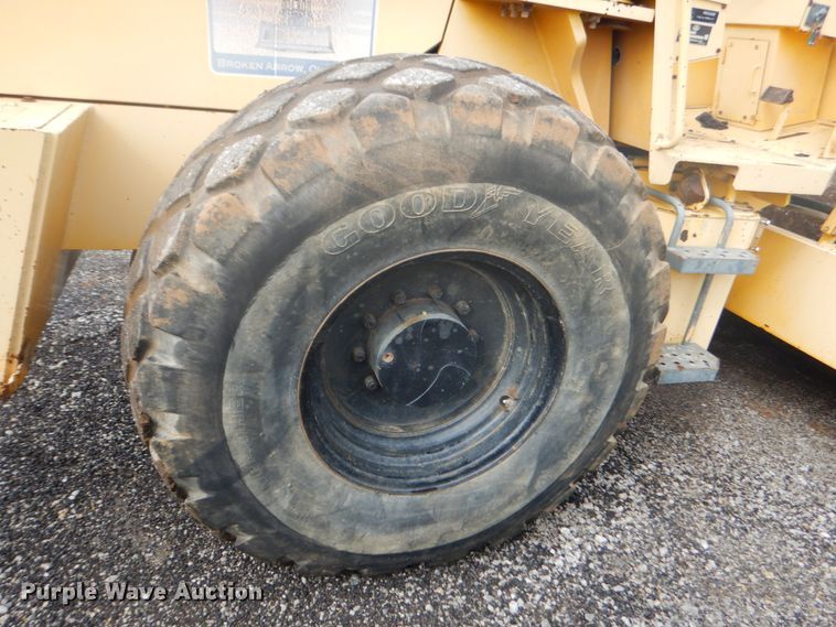 image for item DL4987 2008 Sakai America Inc SV505D  single drum vibratory roller