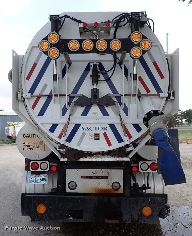 image for item DL7597 2009 Sterling L7500  vacuum truck