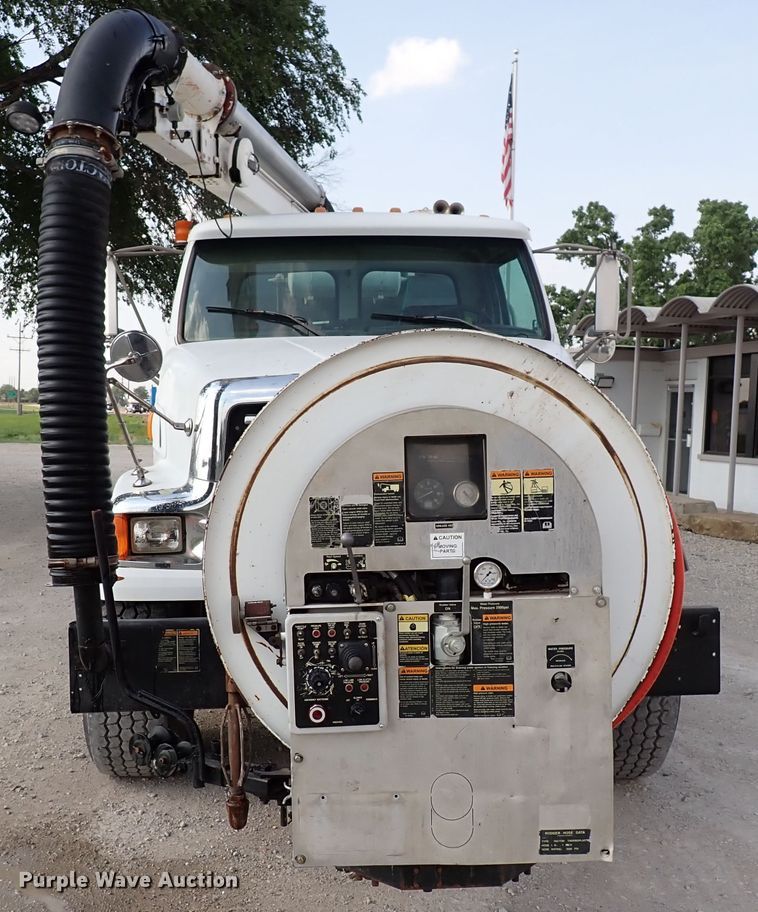 image for item DL7597 2009 Sterling L7500  vacuum truck