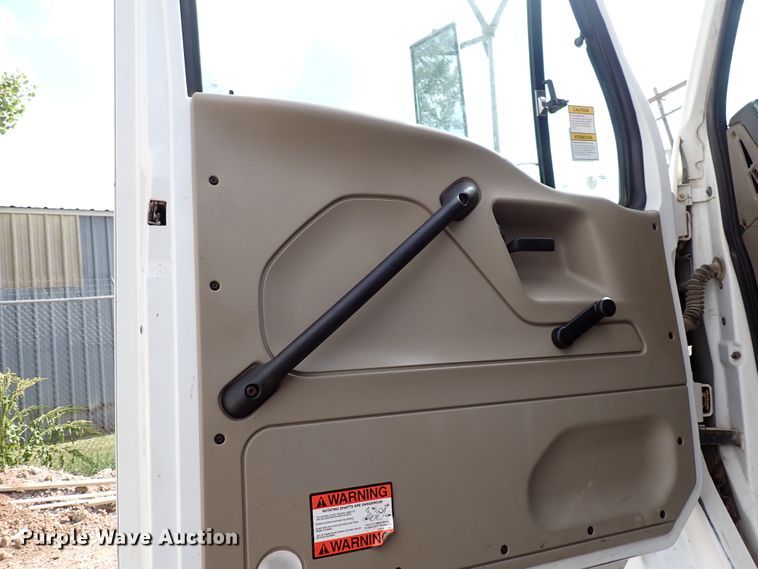 image for item DL7597 2009 Sterling L7500  vacuum truck