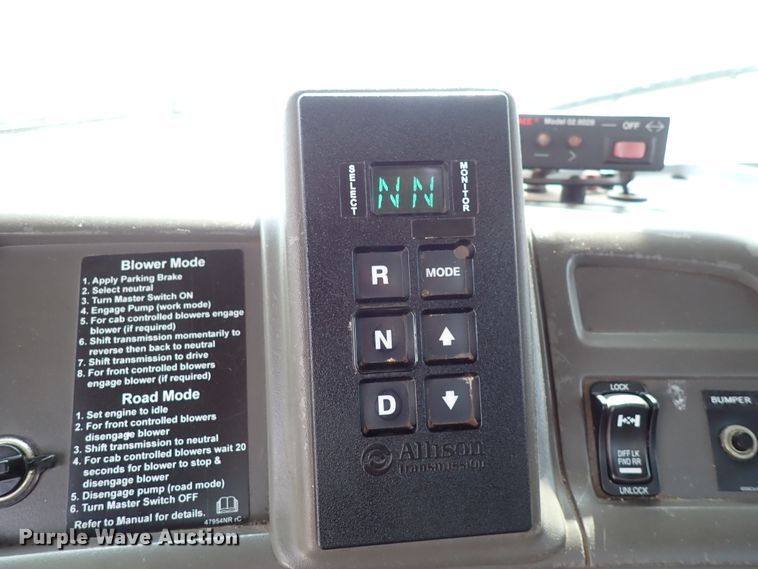 image for item DL7597 2009 Sterling L7500  vacuum truck