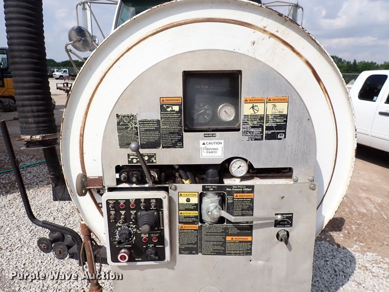 image for item DL7597 2009 Sterling L7500  vacuum truck