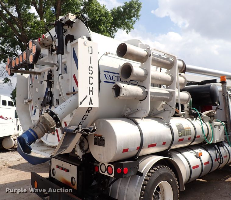 image for item DL7597 2009 Sterling L7500  vacuum truck