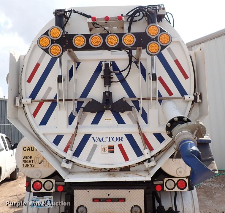 image for item DL7597 2009 Sterling L7500  vacuum truck