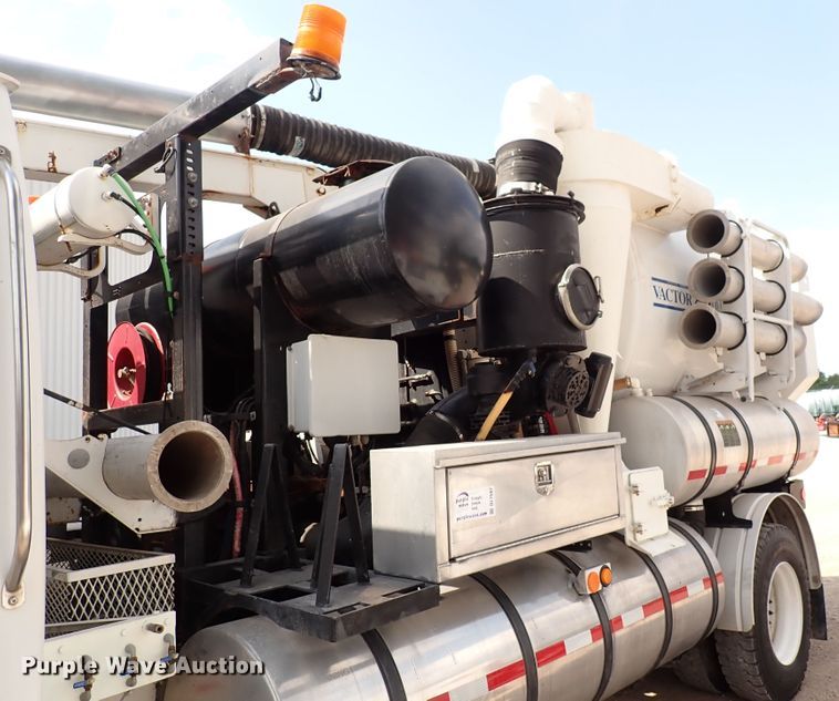 image for item DL7597 2009 Sterling L7500  vacuum truck