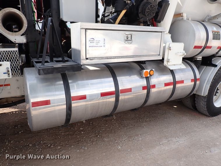 image for item DL7597 2009 Sterling L7500  vacuum truck