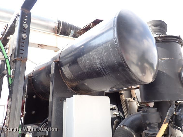 image for item DL7597 2009 Sterling L7500  vacuum truck